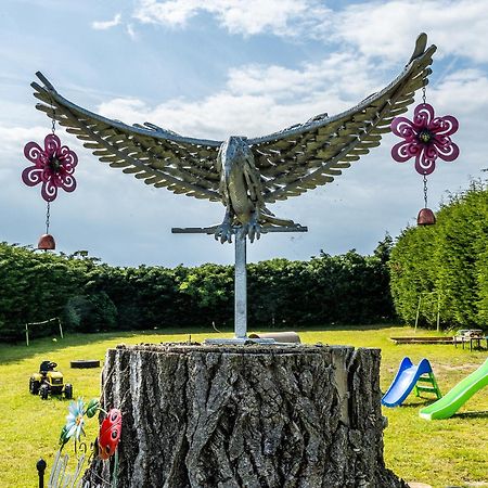 Upside Down House - Sleeps Up To 6 Guests - Great For Family And Friends Gatherings,Corporate Events ,Near Sherwood Forest At Fairview Farm In Nottingham Set In 88 Acres Kültér fotó