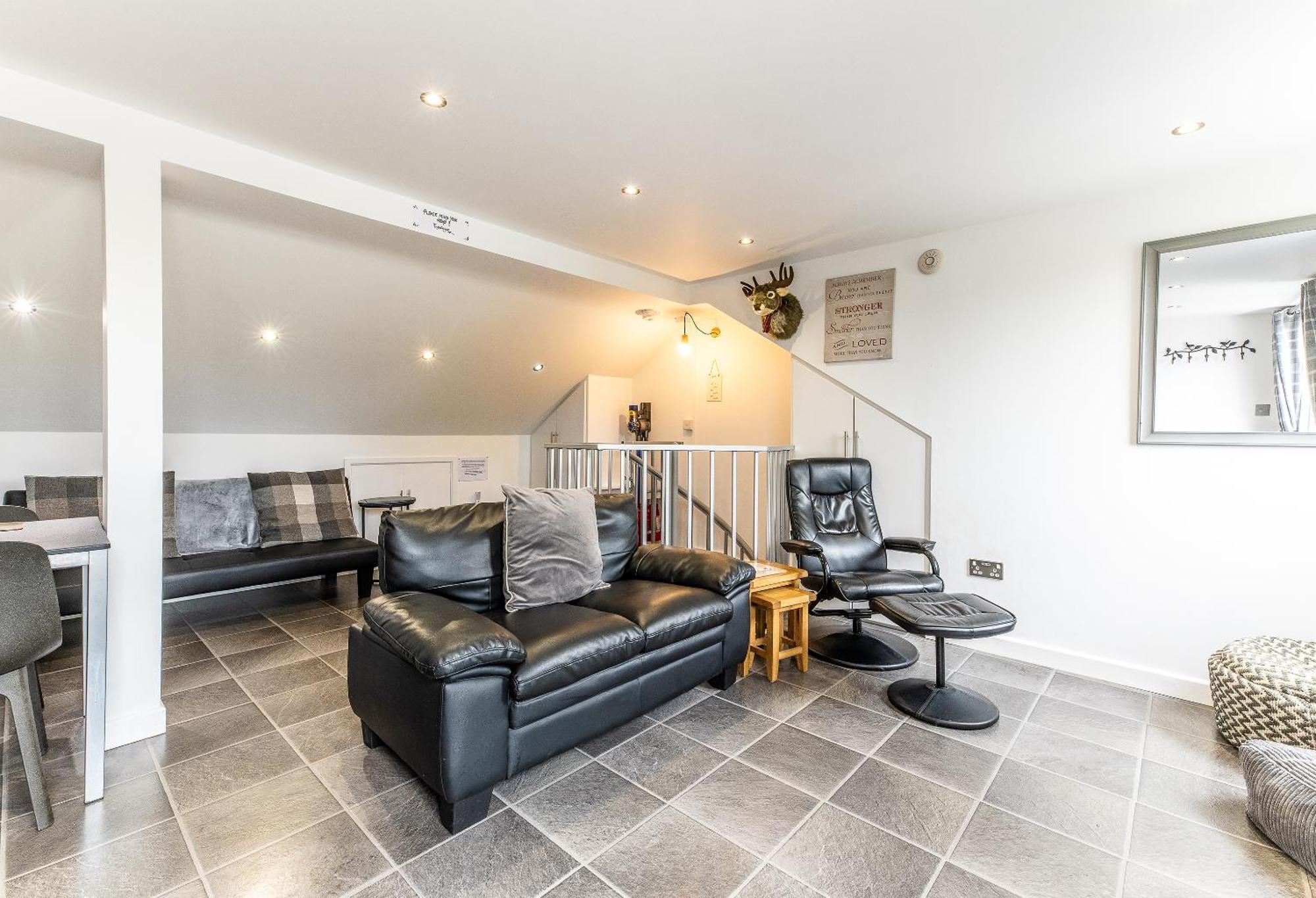 Upside Down House - Sleeps Up To 6 Guests - Great For Family And Friends Gatherings,Corporate Events ,Near Sherwood Forest At Fairview Farm In Nottingham Set In 88 Acres Kültér fotó
