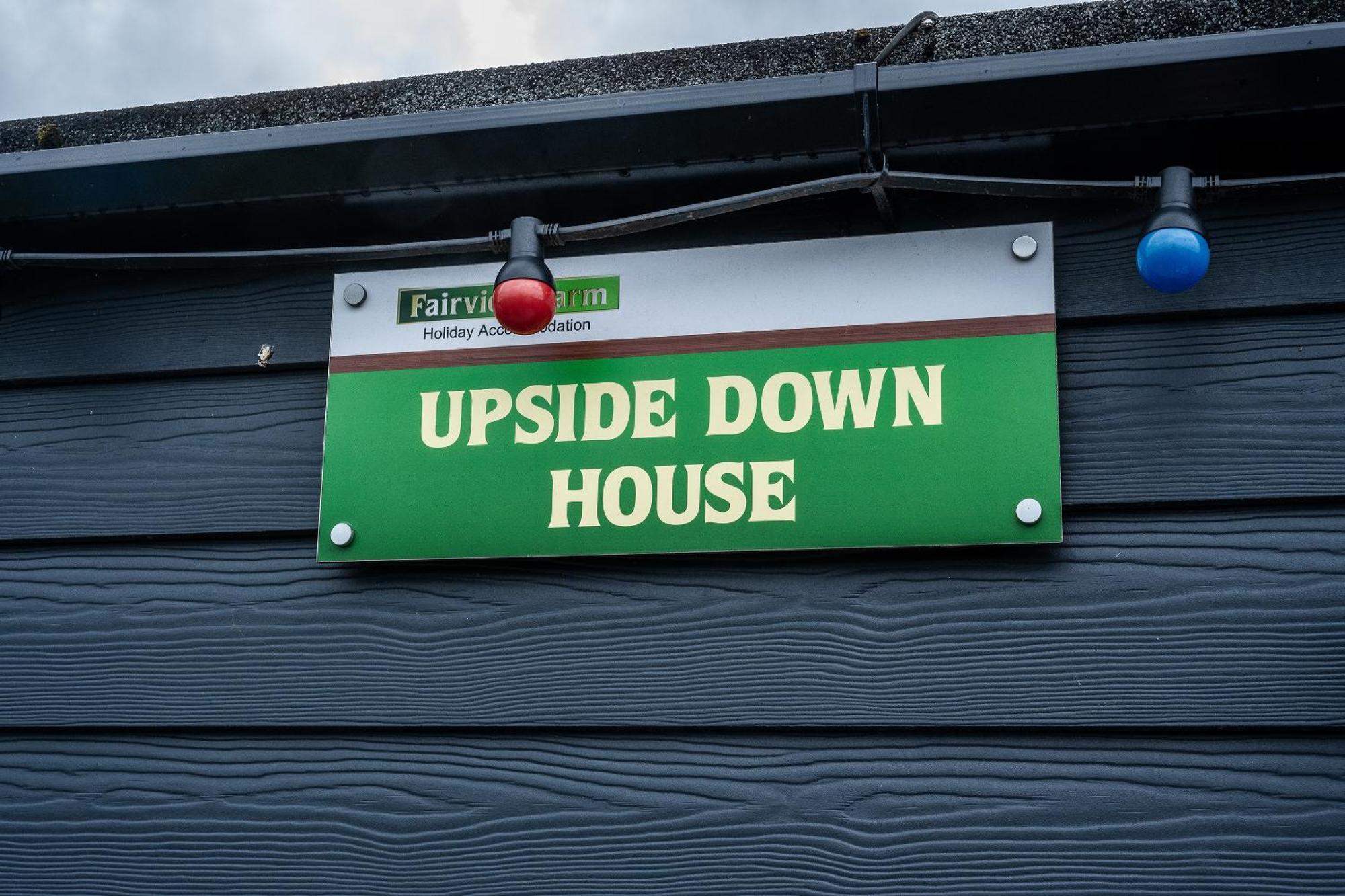Upside Down House - Sleeps Up To 6 Guests - Great For Family And Friends Gatherings,Corporate Events ,Near Sherwood Forest At Fairview Farm In Nottingham Set In 88 Acres Kültér fotó