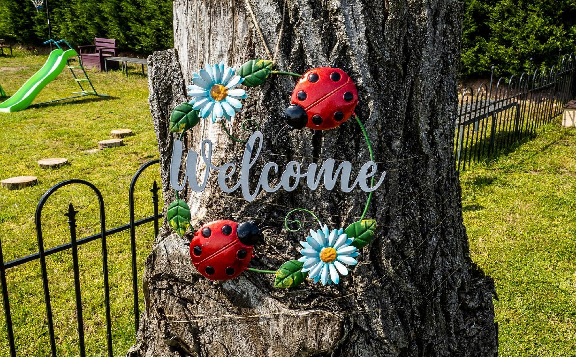 Upside Down House - Sleeps Up To 6 Guests - Great For Family And Friends Gatherings,Corporate Events ,Near Sherwood Forest At Fairview Farm In Nottingham Set In 88 Acres Kültér fotó