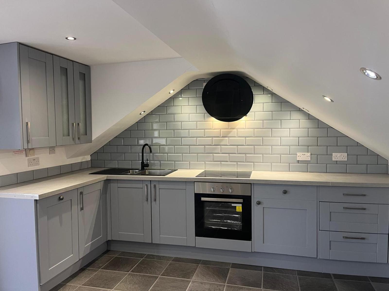 Upside Down House - Sleeps Up To 6 Guests - Great For Family And Friends Gatherings,Corporate Events ,Near Sherwood Forest At Fairview Farm In Nottingham Set In 88 Acres Kültér fotó